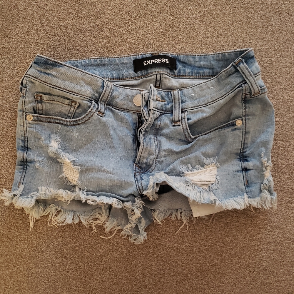 Cutoff shorts